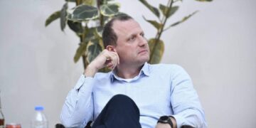 ლანჩხუთის სკოლაში ზურაბ ჯაფარიძე ცნობილ ფიზიკოსად წარადგინეს და მისი ფოტო გამოაკრეს