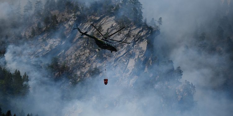 მესტიის მუნიციპალიტეტში, კლდის ფერდობზე გაჩენილი ხანძრის ჩაქრობა ისევ ვერ ხერხდება