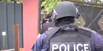 როგორ შევარდა სპეცრაზმი „ქურდული სამყაროს“ მხარდამჭერის დასაკავებლად ჭიათურაში (ვიდეო)