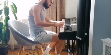 ქართველმა პიანისტმა გიორგი შაქარაშვილის საყვარელი მელოდია შეასრულა