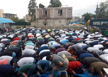 მუსლიმმა მრევლმა ყურბა-ბაირამის ლოცვა ღია ცის ქვეშ შეასრულა