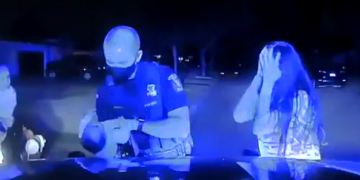 პოლიციელის გმირობამ 3 კვირის ჩვილი სიკვდილს გადაარჩინა – ემოციური ვიდეო პო­ლი­ცი­ის დე­პარ­ტა­მენ­ტმა გა­მო­აქ­ვეყ­ნა