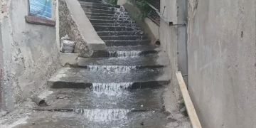 „ასე ზრუნავს მთავრობა ხალხზე, უხარისხო მილებს აყენებს, რომ მალე გასკდეს, რომ სიცხეში ხალხი გაგრილდეს და თან უფასო ატრაქციონი ჰქონდეს” – თემურ ფაილოიძე