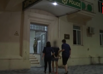 ვრცელდება მეგობრის მკვლელობაში ბრალდებული ქალის დაკავების კადრები