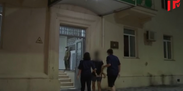 ვრცელდება მეგობრის მკვლელობაში ბრალდებული ქალის დაკავების კადრები