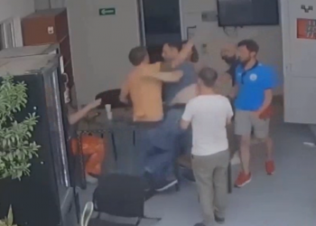 აჭარის ტელევიზიის თანამშრომლები ერთმანეთს ფიზიკურად დაუპირისპირდნენ