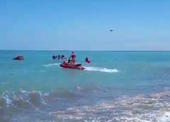 ბათუმში ზღვაში მაშველები 15 წლამდე ბიჭს ეძებენ