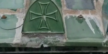 “ეს არის გაუგონარი რამ… უდიდესი დანაშაული!” – სოციალურ ქსელში გელათის სახურავის კადრები ვრცელდება