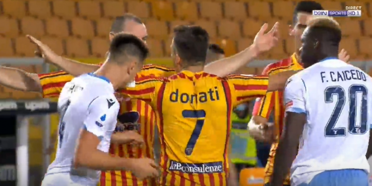 ლაციოს ფეხბურთელმა ლეჩეს მოთამაშეს უკბინა