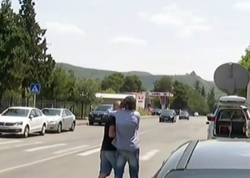 გიორგი შაქარაშვილის საქმეზე დაკავებული არასრულწლოვნების მეგობარმა ჟურნალისტს სიტყვიერი შეურაცხყოფა მიაყენა