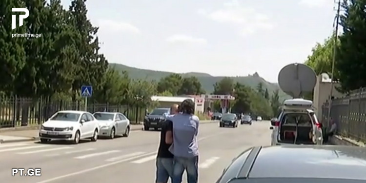 გიორგი შაქარაშვილის საქმეზე დაკავებული არასრულწლოვნების მეგობარმა ჟურნალისტს სიტყვიერი შეურაცხყოფა მიაყენა