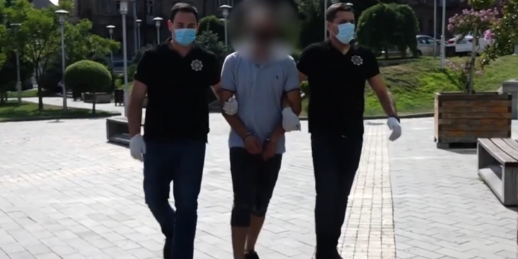 პირი, რომელიც ორ ტრანსგენდერ ქალს ფიზიკურად გაუსწორდა დაკავებულია