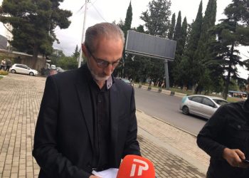 მიხეილ რამიშვილი აცხადებს, რომ მის 23 წლის ქალიშვილს უთვალთვალებენ