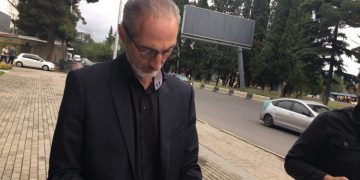 მიხეილ რამიშვილი აცხადებს, რომ მის 23 წლის ქალიშვილს უთვალთვალებენ