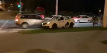 Video: ბელორუსში ტაქსის მძღოლი დემონსტრანტს გაქცევაში დაეხმარა