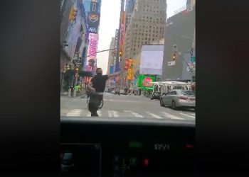 ცეკვა „აჭარული“ შუა მანჰეტენზე