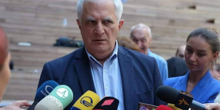 ​ბევრი ბავშვი დაიბადოს, ბევრი ქორწილი იყოს, მაგრამ დროებით თავი შევიკავოთ – ამირან გამყრელიძე