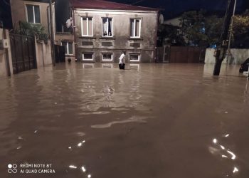 დატბორილი სახლები სარდაფები და ქუჩები ბათუმში (ვიდეო)