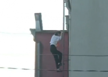 ზუგდიდში, ბანკში მძევლად აყვანილმა მოქალაქემ თავდამსხმელებს თავი სახანძრო კიბის საშუალებით დააღწია 