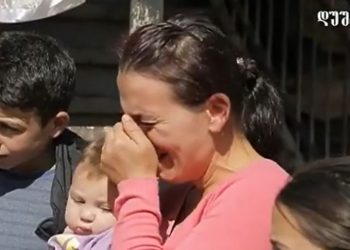 7 შვილის დედის ემოცია, როდესაც უთხრეს, რომ სახლს ჩუქნიდნენ