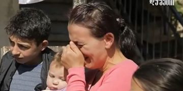 7 შვილის დედის ემოცია, როდესაც უთხრეს, რომ სახლს ჩუქნიდნენ