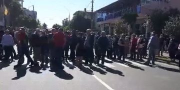 Video: ქობულეთში აქციის მონაწილეებმა გზა გადაკეტეს