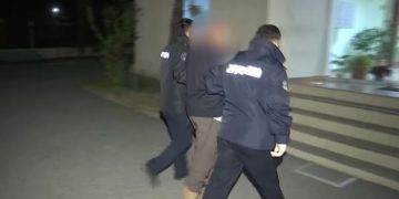შსს კახეთში, 5 წლის ბავშვზე სექსუალურ ძალადობაში ბრალდებული მამაკაცის დააკავების კადრებს ავრცელებს
