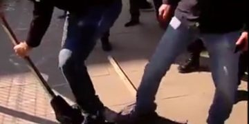 „ასე დაემართება მიხეილ სააკაძეს“ – სანდრო ბრეგაძე „ნაცმოძრაობის“ ოფისთან