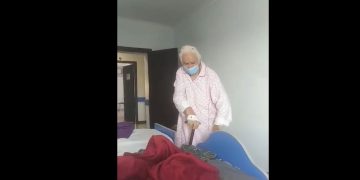 პოზიტიური ბებო ლეჩხუმიდან – ნახეთ როგორ აღნიშნავს კორონავირუსის დამარცებას