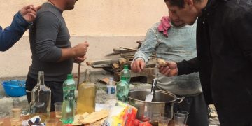 „უბანია და ვილოთებით, სადაა საარჩევნო უბანი“ – გორში გაშლილი პურ-მარილი