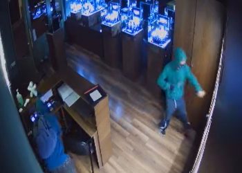 თბილისში არასრულწლოვნებმა საათების მაღაზია გაქურდეს