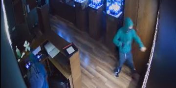 თბილისში არასრულწლოვნებმა საათების მაღაზია გაქურდეს