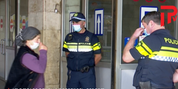 რა ხდებოდა დღეს თბილისის მეტროსადგურებთან მას შემდეგ, რაც პატრულმა პირბადის ტარებაზე კონტროლი დაიწყო