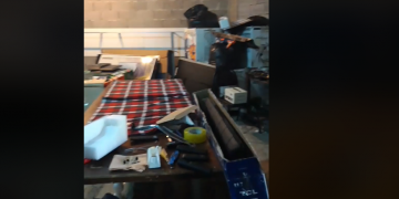 „მიშველეთ, ჩემს საძინებელში არიან ჩაკეტილები და არ მიშვებენ“ – ძალადობის მსხვერპლი ვიდეოს ავრცელებს