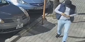 ვრცელდება კადრები, რომელშიც სავარაუდოდ, ბადრი ესებუა ქუჩაში გადაადგილდება