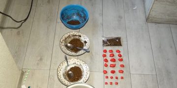 28 წლის მამაკაცმა ნაქირავებ ბინაში კუსტარულად ე.წ „ბიო“ დაამზადა – ნარკოდანაშაულისთვის 2 პირი დააკავეს