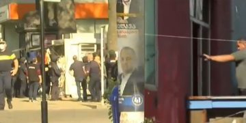 რა ხდება ამ წუთებში ზუგდიდში სადაც, ბანკის მძარცველებმა მძევლები აიყვანეს