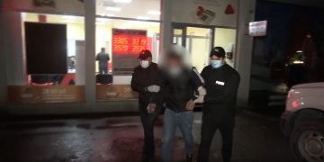 შსს წერეთელზე მიკროსაფინანსო ორგანიზაციაზე თავდამსხმელის დაკავების კადრებს ავრცელებს