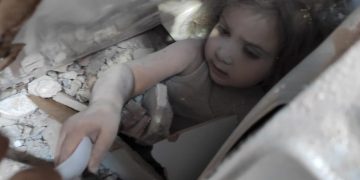 იზმირში, მიწისძვრიდან 91 საათში კიდევ ერთი ბავშვი ნანგრევებიდან ცოცხალი ამოიყვანეს