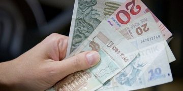 ვინ მიიღებს 100-ლარიან ფულად დახმარებას