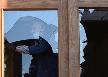 ერევანში მომიტინგეებმა სოროსის ფონდის ოფისი დაარბიეს