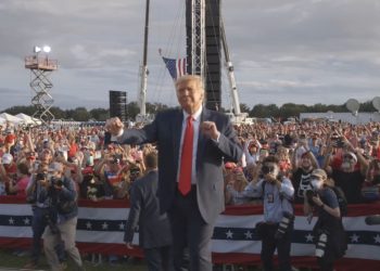 დონალდ ტრამპი არჩევნების დღესაც აცეკვდა