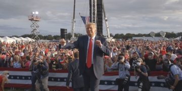 დონალდ ტრამპი არჩევნების დღესაც აცეკვდა