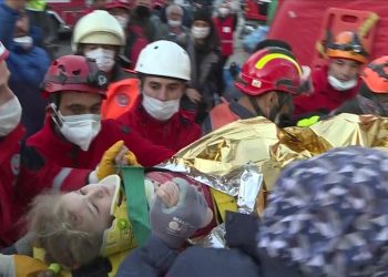 თურქეთში მიწისძვრიდან 65 საათის შემდეგ, 3 წლის ბავშვი ნანგრევებიდან ცოცხალი ამოიყვანეს