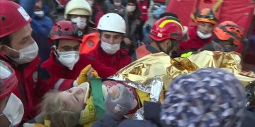 თურქეთში მიწისძვრიდან 65 საათის შემდეგ, 3 წლის ბავშვი ნანგრევებიდან ცოცხალი ამოიყვანეს