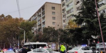 Live: წერეთელზე შეიარაღებული პირი მიკროსაფინანსო ორგანიზაციაში შეიჭრა