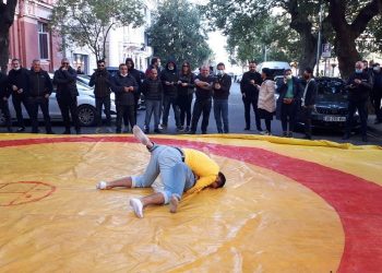 ტატამი აჭარის მთავრობის სახლთან