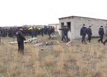 Live: რა ხდება ამ წუთებში აფრიკის დასახლებაში, სადაც უკანონო შენობებს ანგრევენ