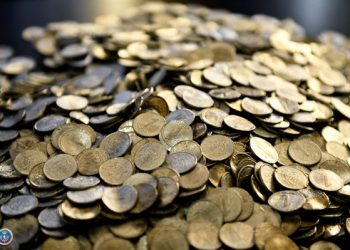 სამმა მამაკაცმა 8 000 ყალბი 1-ლარიანი მონეტა დაამზადა, რომლებსაც საქართველოს მასშტაბით ასაღებდნენ