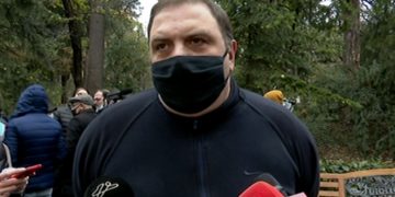 პარლამენტმა პირველი სესია გახსნა ცალფეხამ – გუბაზ სანიკიძე